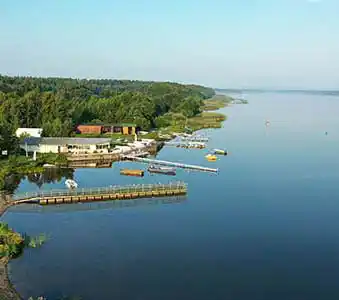Działki nad morzem przy jeziorze z prywatnym pomostem na jeziorze Sarbsko